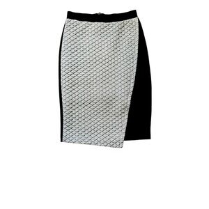 HD in Paris skirt from Anthropologie, size 6 Beautiful geometric black /white